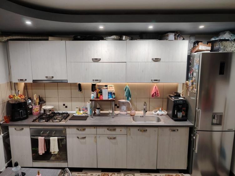 Apartament cu 3 camere decomandat în Berceni