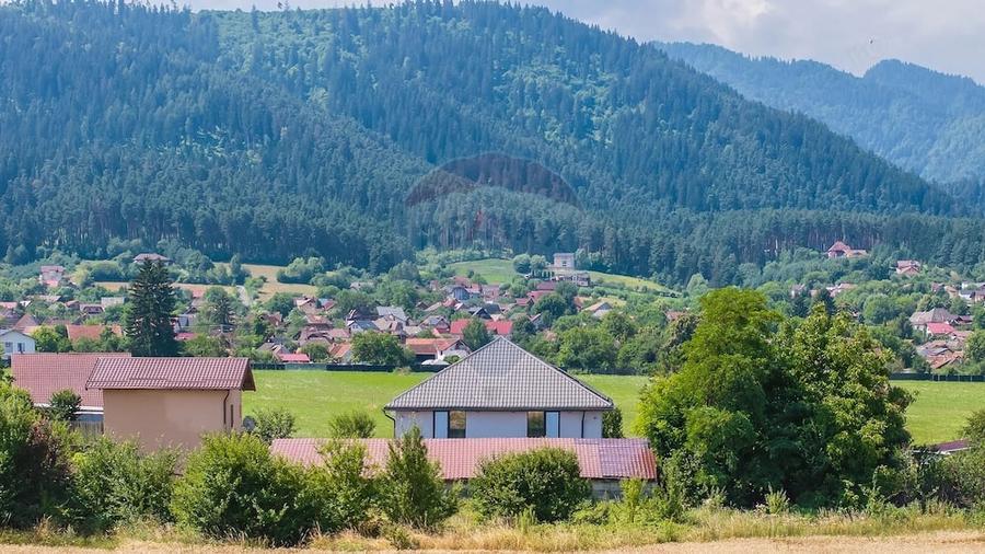 Casă cu 5 camere cu Teren 605 Mp în Electroprecizia