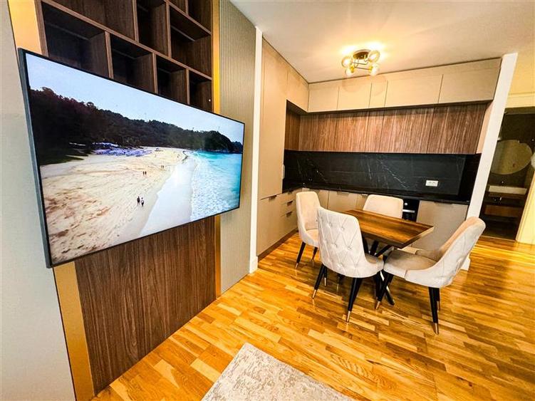 Apartament cu 3 camere semidecomandat, mobilat în Floreasca