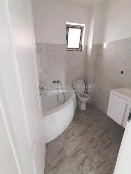 Casă cu 4 camere cu Teren 210 Mp în Alexandriei