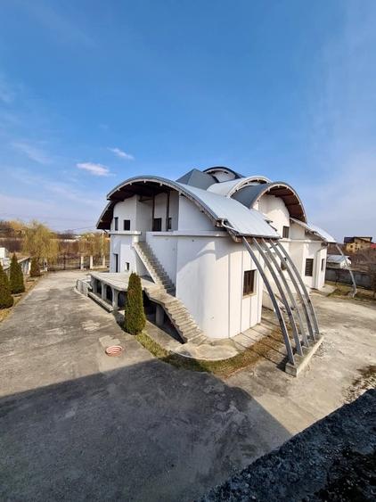 Casă individuală cu 8 camere decomandat cu Canalizare în Tărtășești