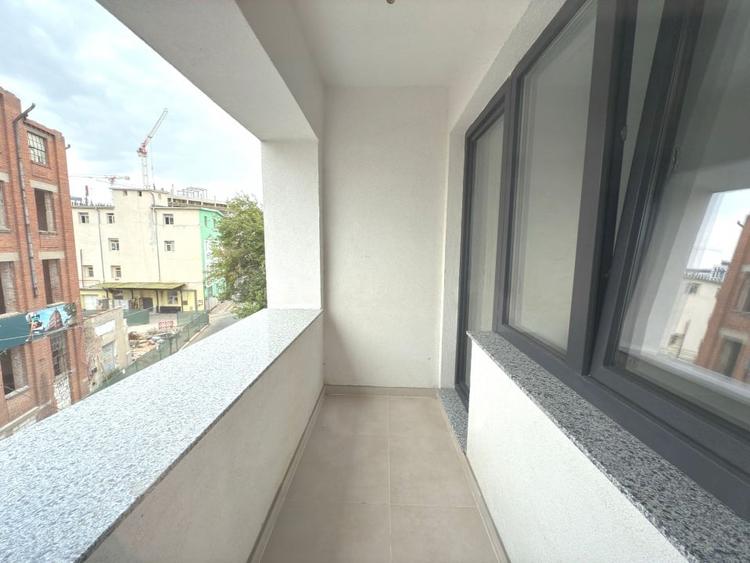 Apartament cu 3 camere decomandat în Nerva Traian