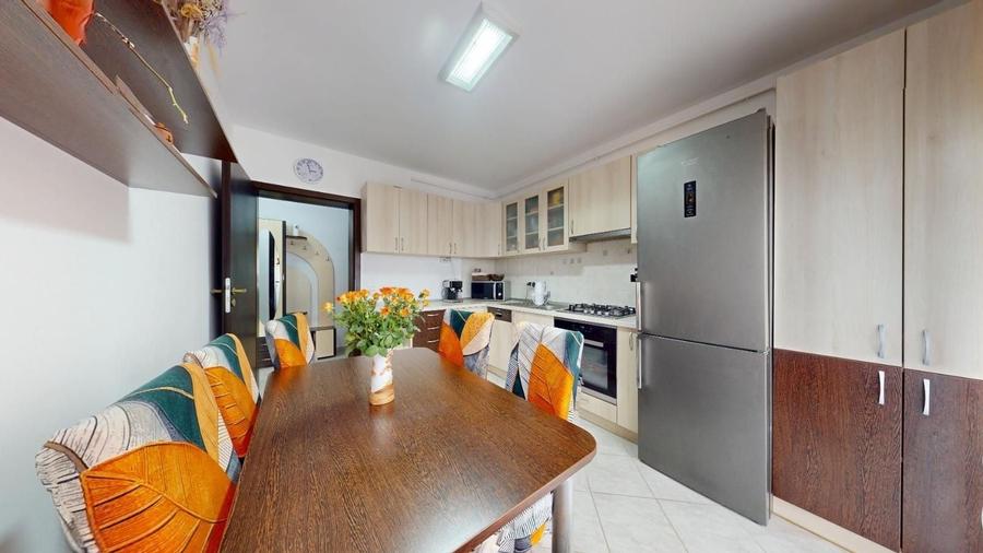 Apartament cu 3 camere decomandat în Sânpetru