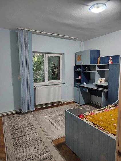 Apartament cu 4 camere decomandat în Central