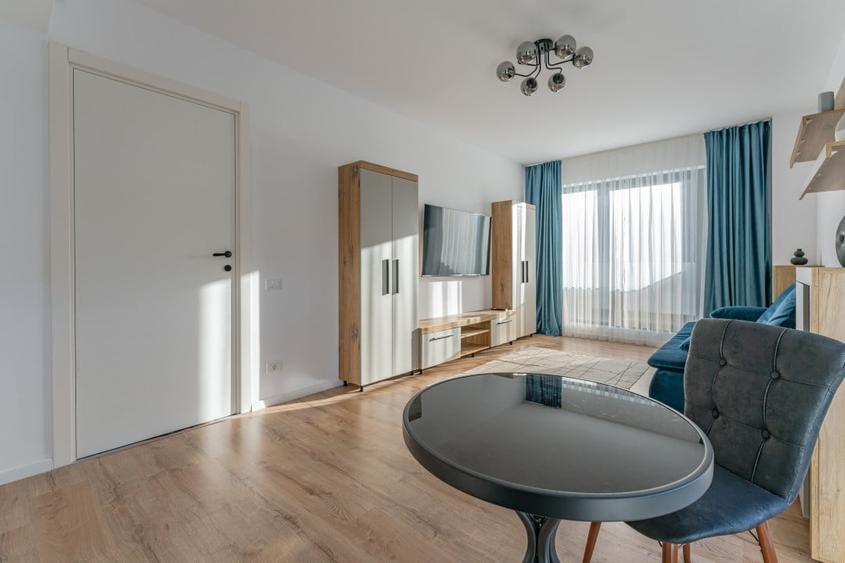 Apartament cu 2 camere decomandat, mobilat în Tractorul