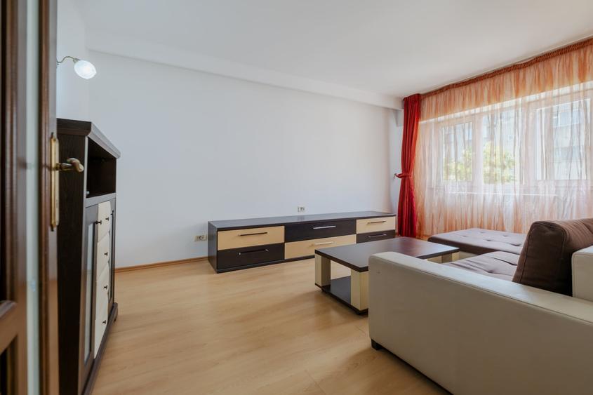 Apartament cu 3 camere decomandat, mobilat în Capitol