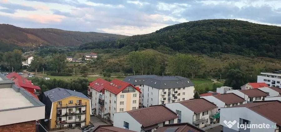 Apartament cu 3 camere decomandat în Vest