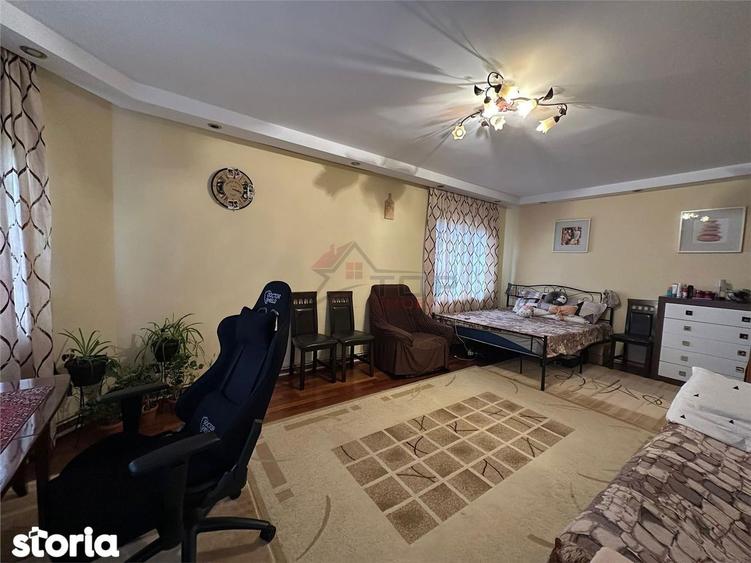 Inchiriere Apartament cu 3 camere Canta Bloc Nou - 1