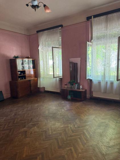Casă cu 3 camere în Central