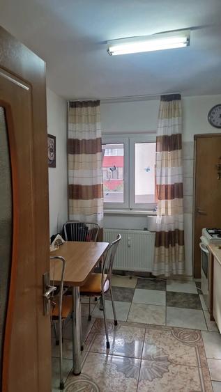Apartament cu 4 camere decomandat în Brâncoveanu