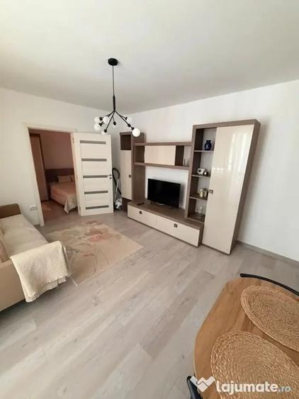 Apartament cu 2 camere semidecomandat în Mihai Viteazul