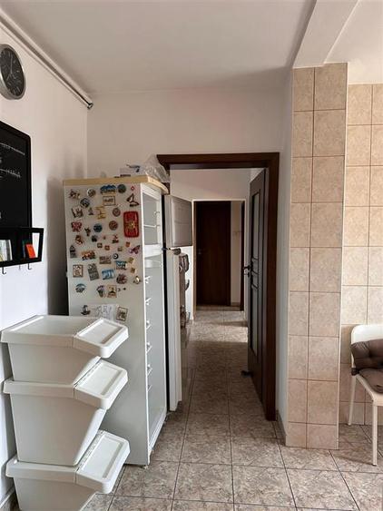 Apartament cu 4 camere semidecomandat în Berceni