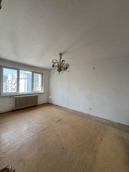 Apartament cu 3 camere decomandat în Militari