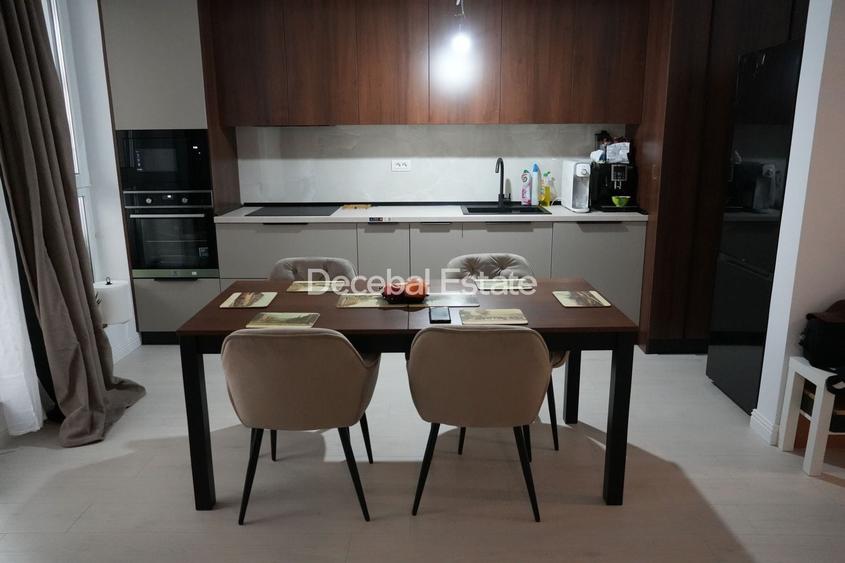 Apartament cu 3 camere semidecomandat, mobilat în Nord