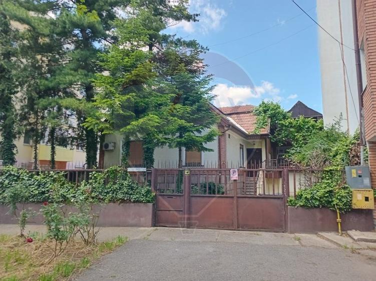 Casă cu 6 camere cu Teren 436 Mp în Ultracentral