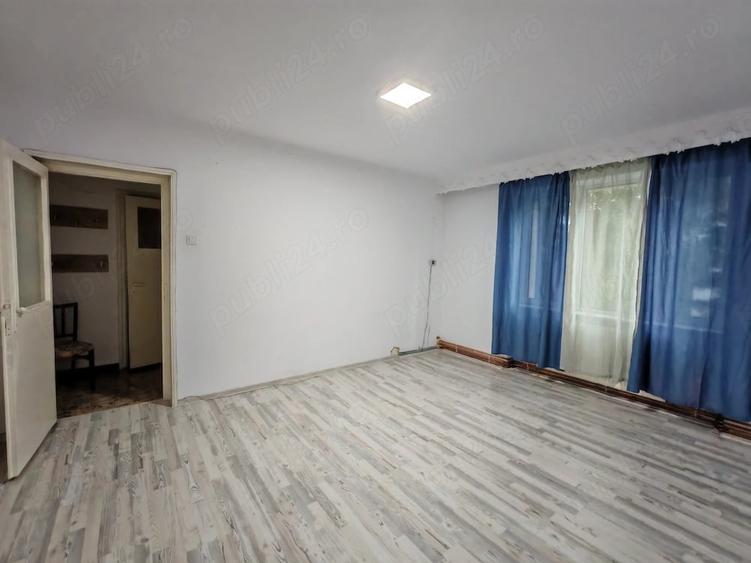 Apartament cu 3 camere semidecomandat în Central