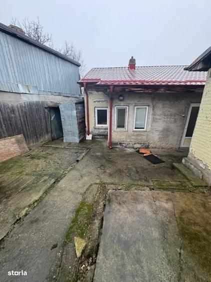 Casă cu 4 camere în Uiești