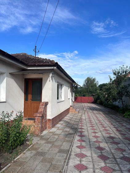 Casă cu 4 camere în Peștișu Mare