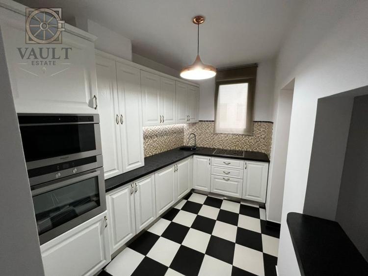 Apartament cu 4 camere decomandat, mobilat în Calea Victoriei