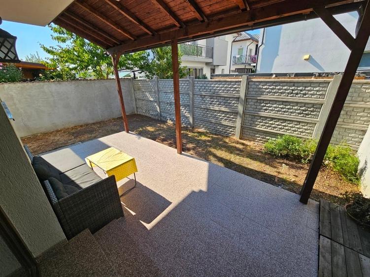 Duplex cu 4 camere cu Canalizare în Central