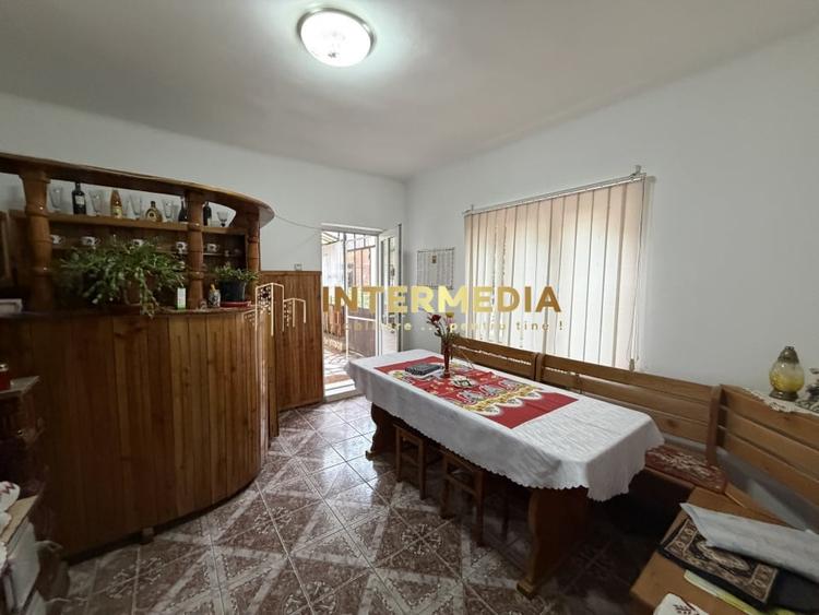 Casă individuală cu 6 camere cu Canalizare în Șard