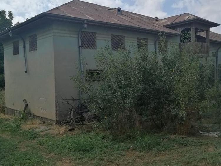 Casă individuală cu 4 camere cu Teren 3500 Mp în Amărăștii de Jos