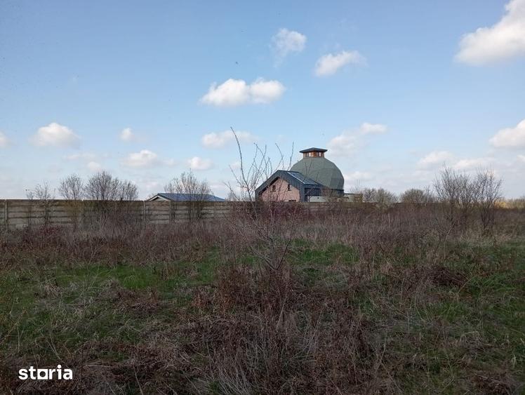 Teren de 4635 mp, în Crevedia