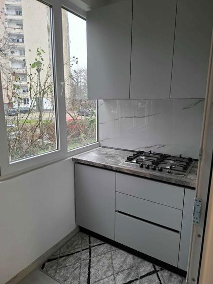 Vand apartament modern renovat la parter pe Aluminei - 8