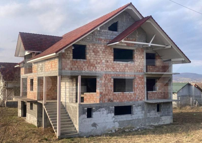 Casa de vanzare la ro?u,500 mp utili poten?ial Unic, loc