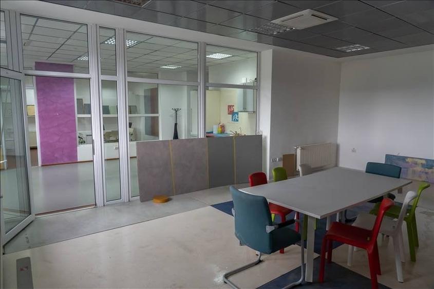 Birouri cu intrare din strada langa aeroport - 1