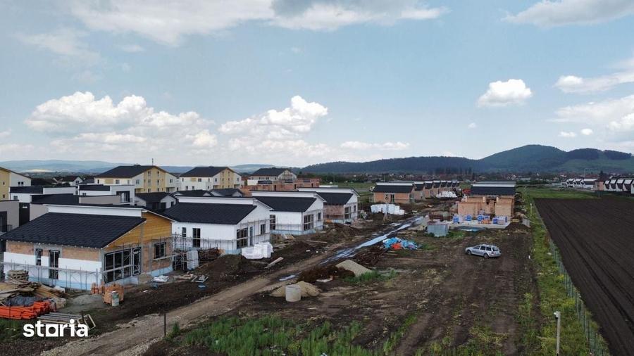 Casa/Vila cu 4 camere la vanzare - Sanpetru - 1