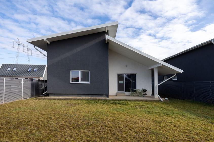 Casă single în curte, cartier Izvor - 2