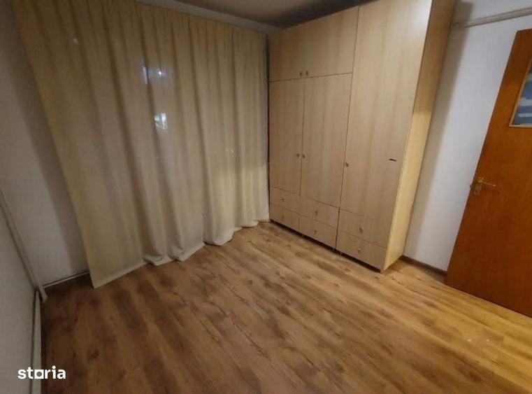 Apartament cu 3 camere semidecomandat în Titan