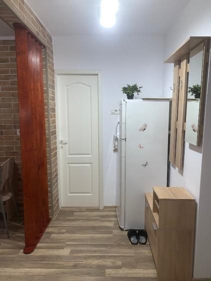 Închiriez garsonieră confort l decomandată zona centrală (lângă școala Sf.Andrei - 8