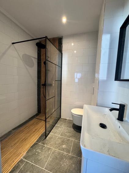 Spatiu Comercial 33 Mp | Pretabil Birou | Industriilor | | Laminor | 23 August - 3