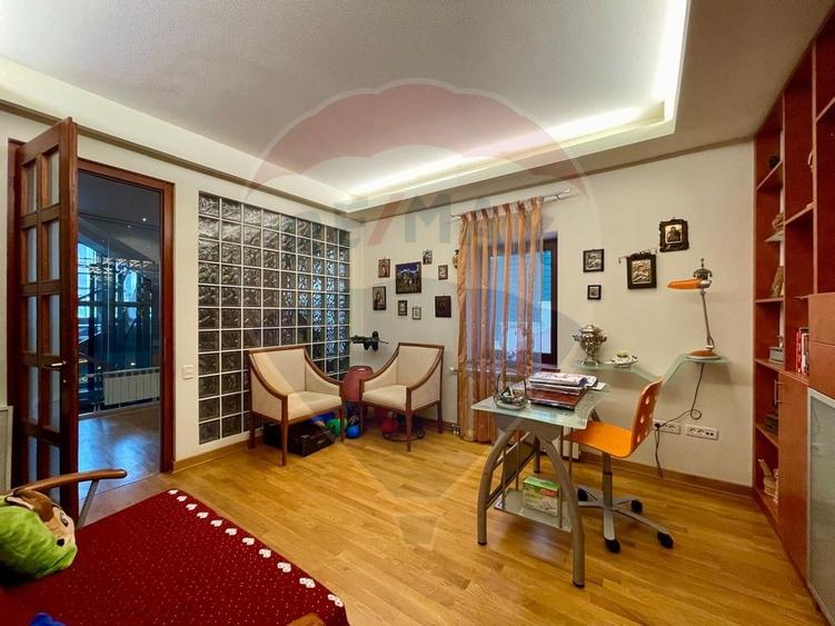 Apartament cu 3 camere de vânzare în zona Schei - 18