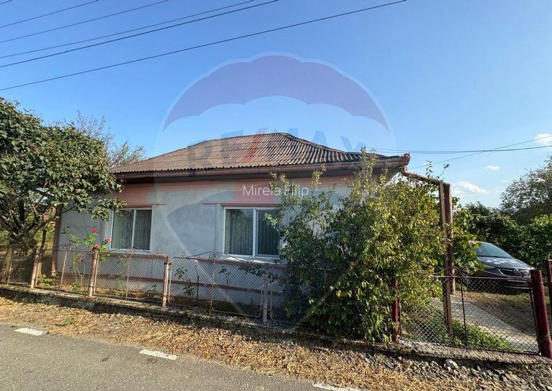 CASA cu TEREN generos in COL?IREA CASA cu TEREN generos in COL?IREA