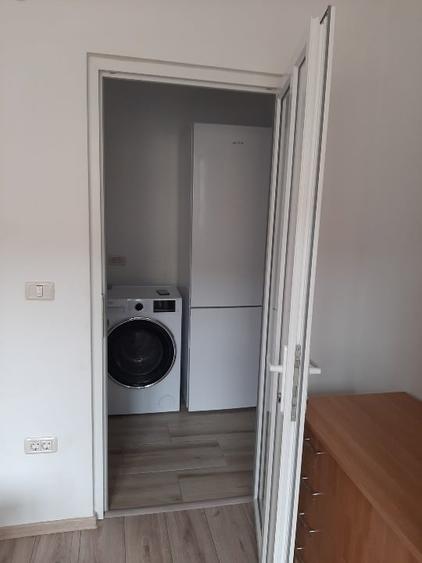 Vând apartament cu 3 camere situat în orașul Cugir - 7