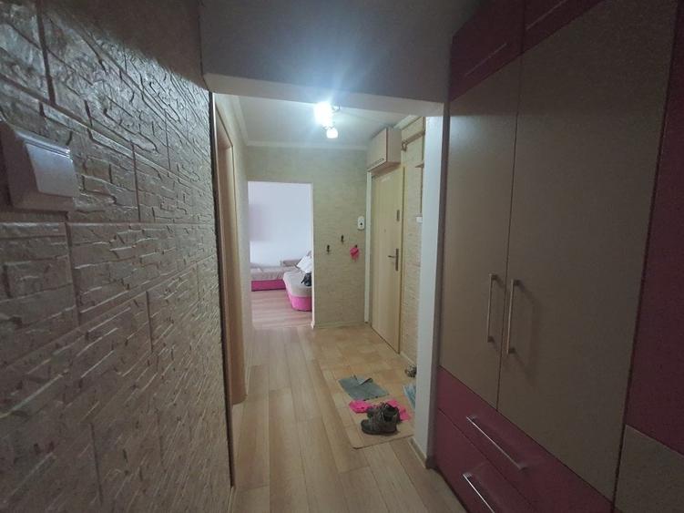 Apartament cu 3 camere, decomandat, zona Tomis III centrala pe gaz - 4