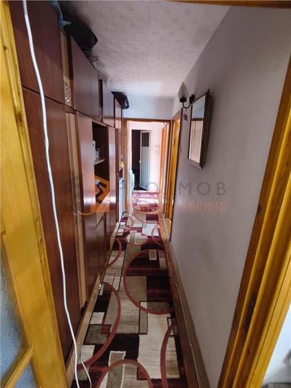Apartament 3 camere cf 1 semidecomandat zona Micro 5 - 8