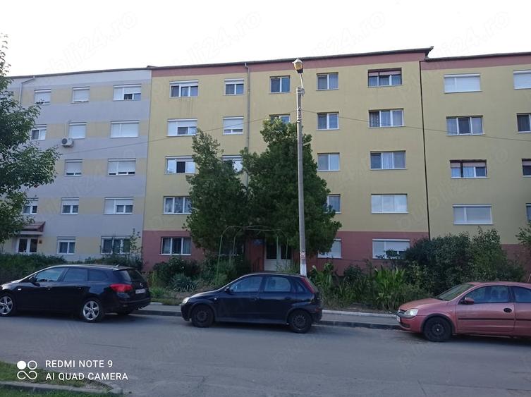 Apartament cu 4 camere decomandat în Nufărul