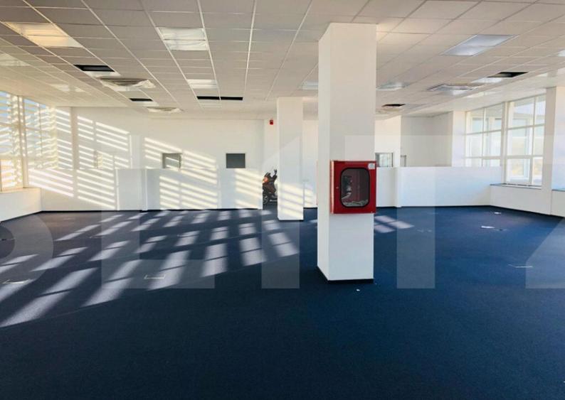 Spatiu 750 mp , open space si compartimentari , finisat clas - 4