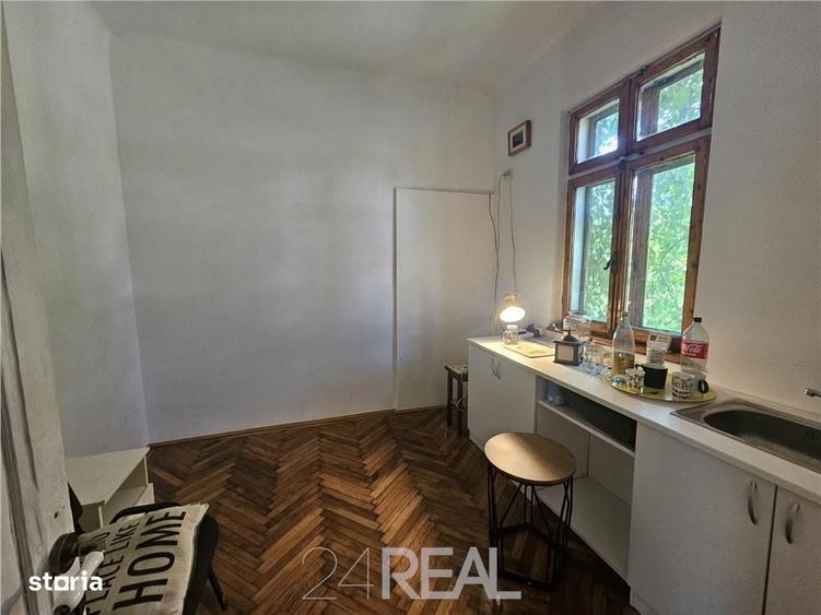 Casă cu 4 camere în Splaiul Unirii