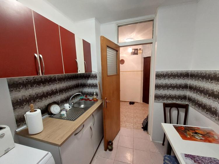 Apartament cu 3 camere, decomandat - 2