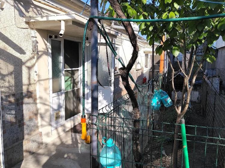 casa utilizabila cu 5 camere, 2 bai, 2 bucatarii la 80000 euro - 2