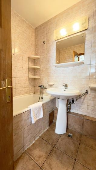 Apartament cu 2 camere semidecomandat, mobilat în Polonă