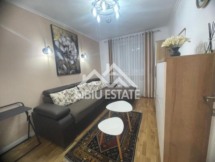 Apartament de inchiriat, cu 2 camere- zona Centrala, mobilat si utilat - 1