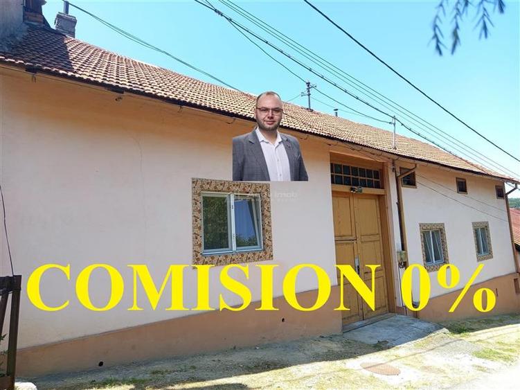 Casă individuală cu 12 camere cu Canalizare în Central