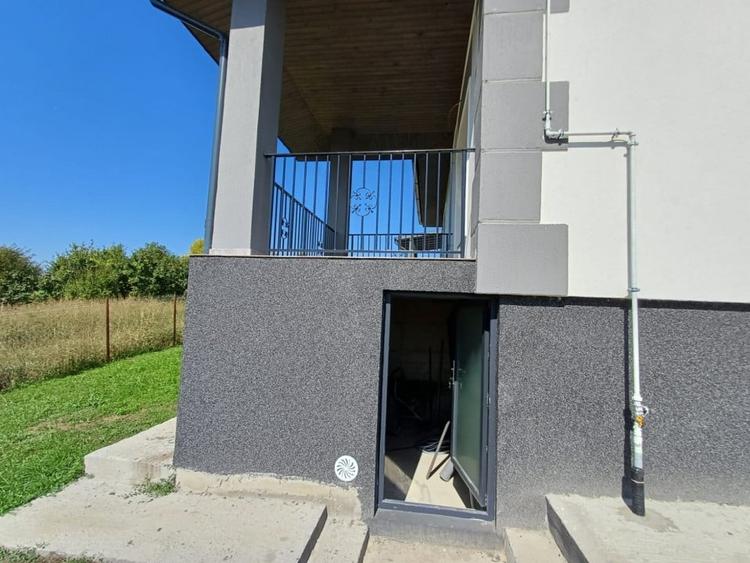 Casa cu 4 camere, 2 bai, beci spatios si 400 mp teren - 18