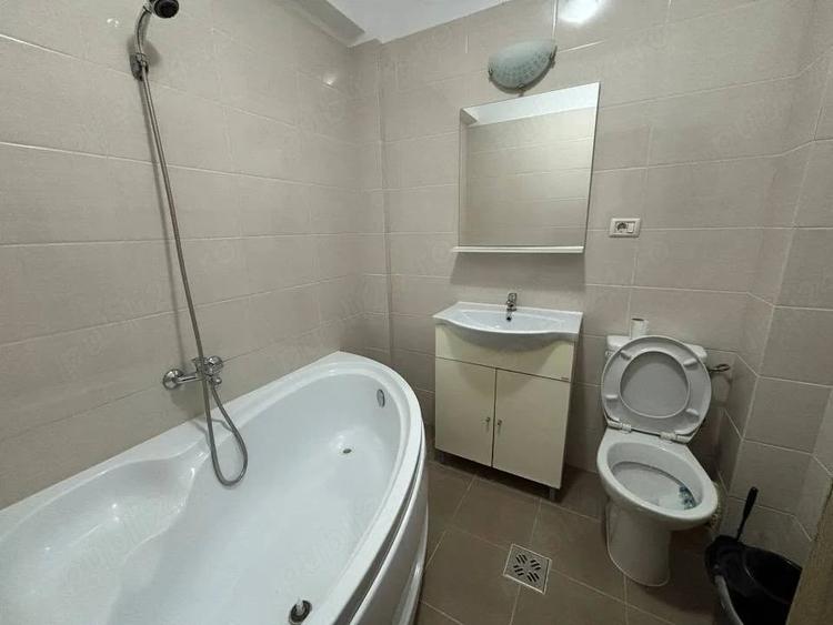 Garsonieră decomandată în Central